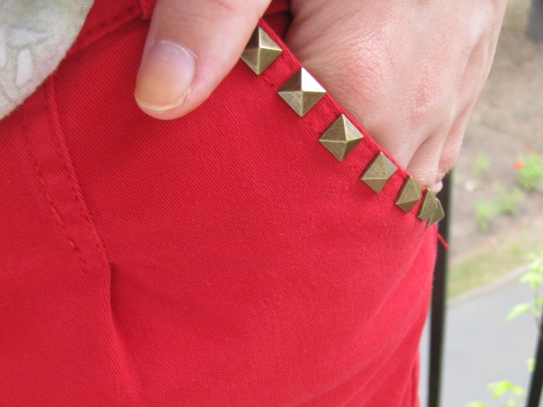 La petite jupe rouge...