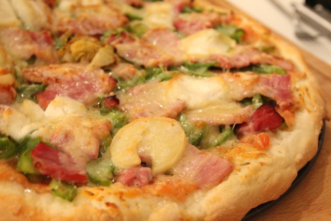 Pizza-poivrons-bacon-chevre